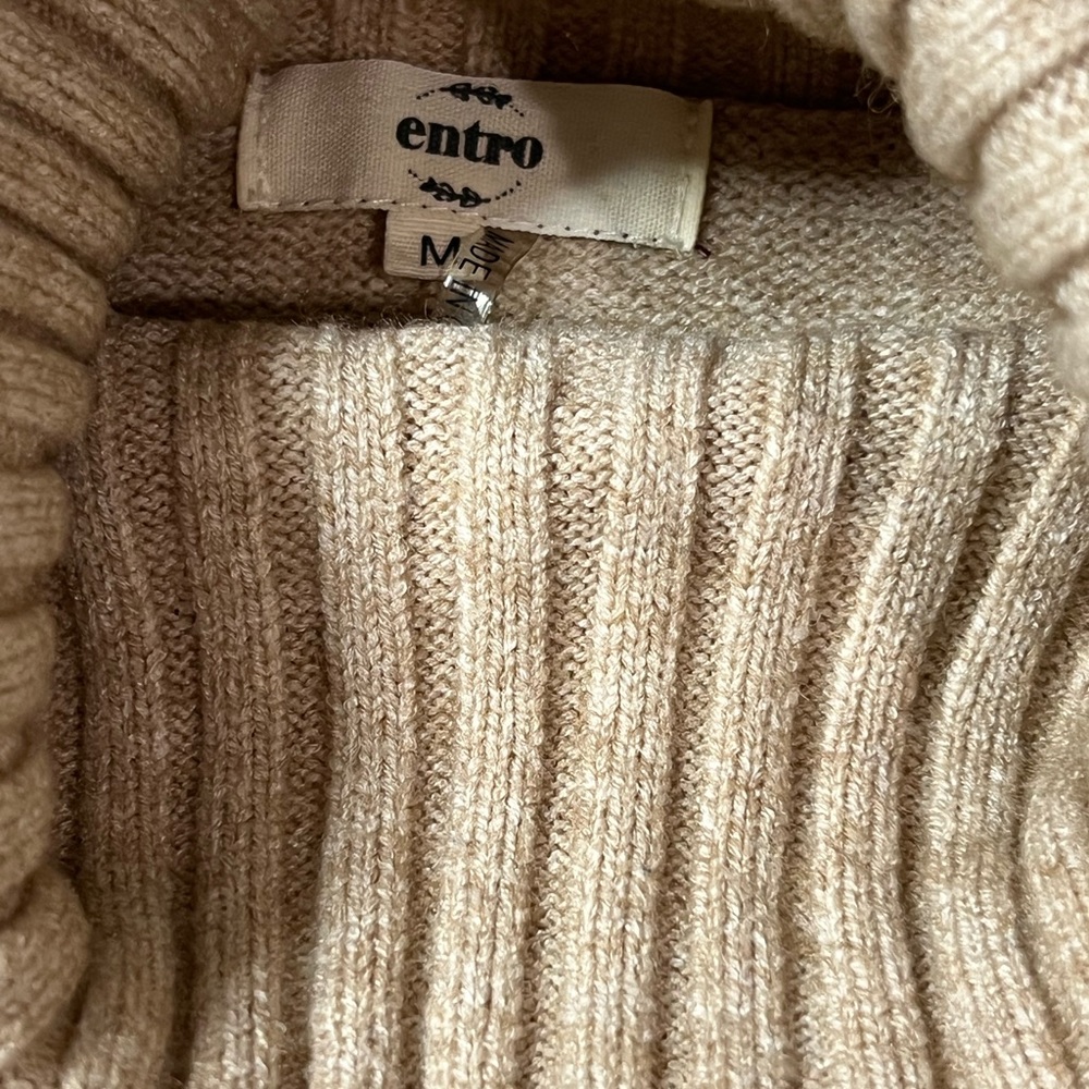 Entro Turtleneck Cable Detail Sweater, Camel Color, size Medium, Cuff Sleeve - Picture 4 of 8